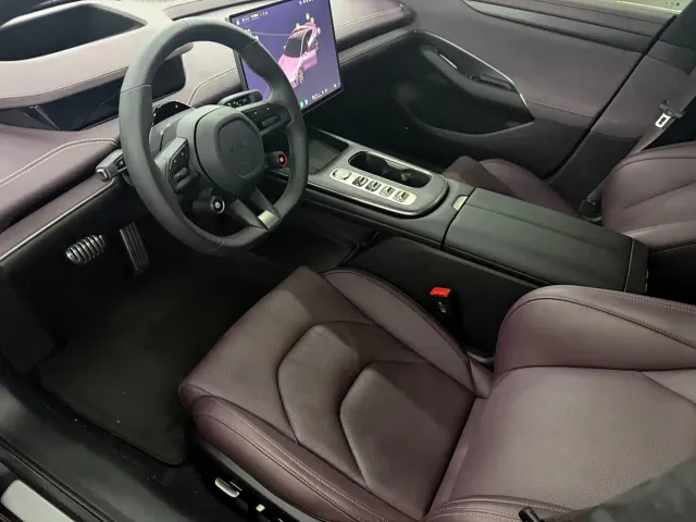 Xiaomi SU7 — Фото автомобиля 2