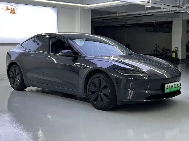 Tesla Model 3 — Фото автомобиля 3