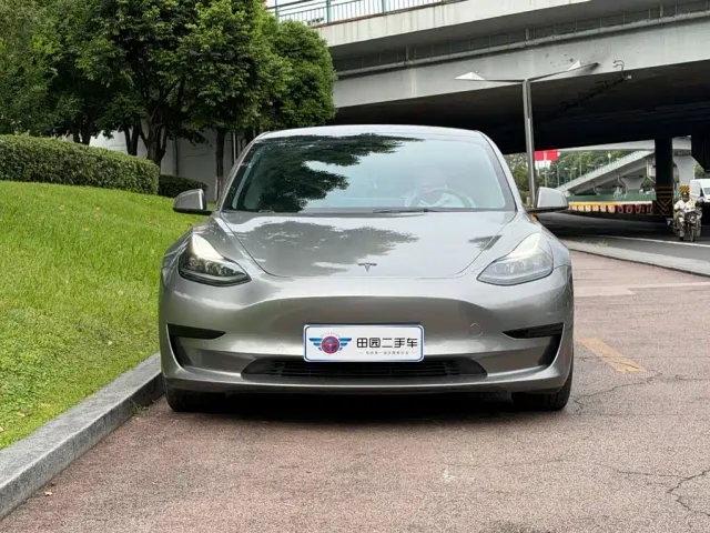 Tesla Model 3 — Фото автомобиля 2