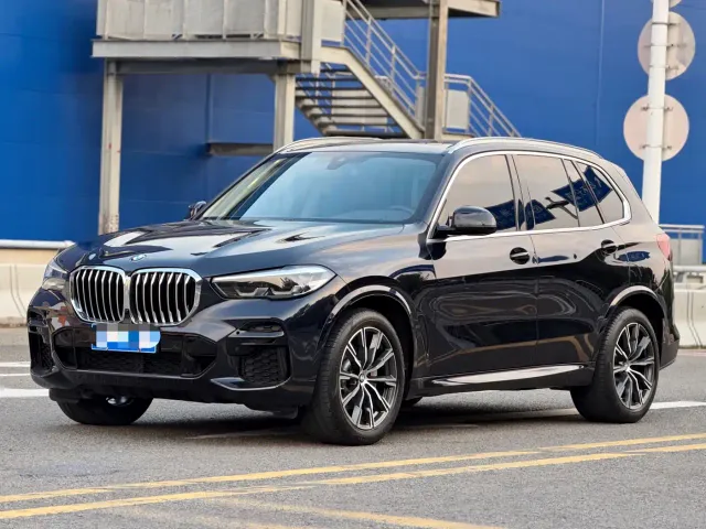 Фотография автомобиля — BMW X5