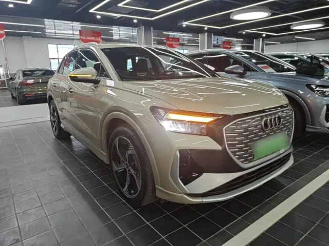 Audi Q4 e-tron — Фото автомобиля 3