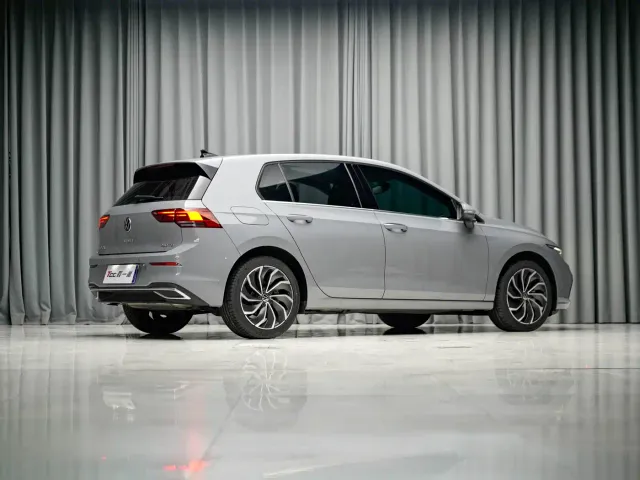 Volkswagen Golf — Фото автомобиля 10