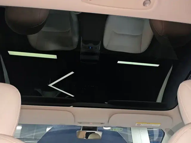 Tesla Model 3 — Фото автомобиля 17