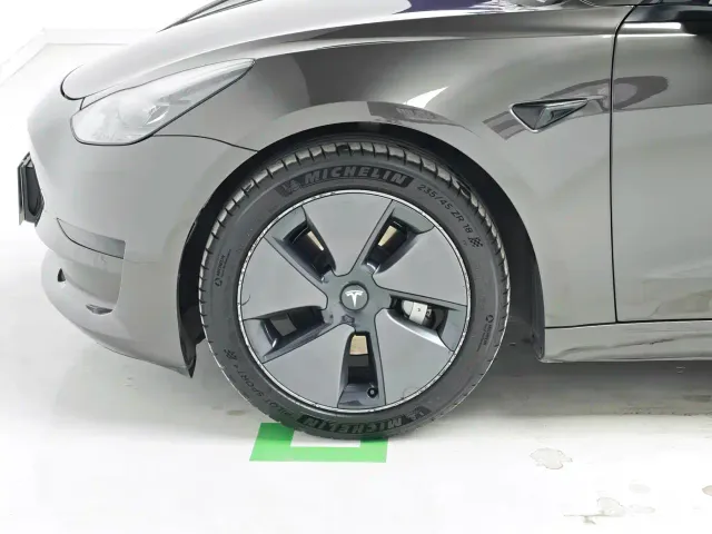 Tesla Model 3 — Фото автомобиля 8