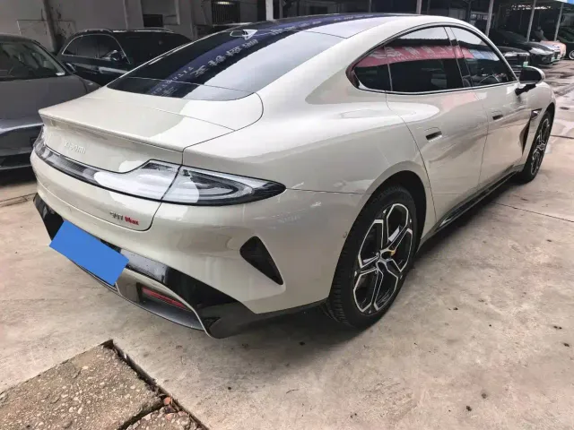 Xiaomi SU7 — Фото автомобиля 15