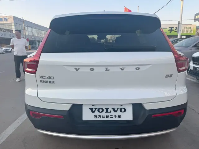 Volvo XC40 — Фото автомобиля 10