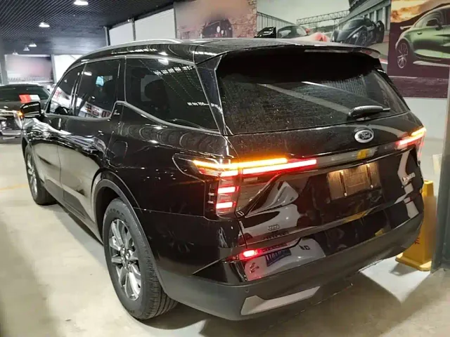 Ford Edge — Фото автомобиля 4