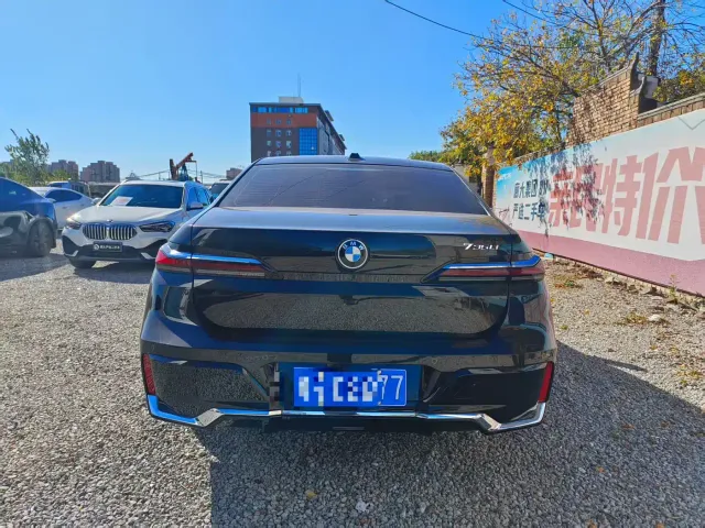 BMW 7 Series — Фото автомобиля 3
