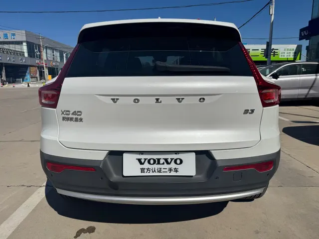 Volvo XC40 — Фото автомобиля 10