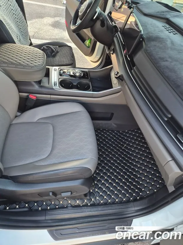 Kia Carnival Generation 4 — Фото автомобиля 14