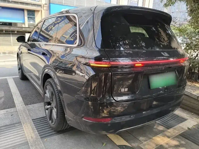 Li Auto L9 — Фото автомобиля 4