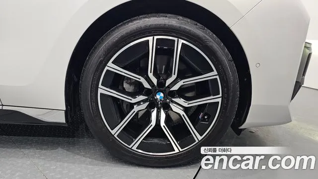 BMW 7-Series 7 серия (G70) 740i xDrive M Sport — Фото автомобиля 5