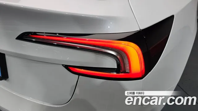 Tesla Model 3 — Фото автомобиля 20