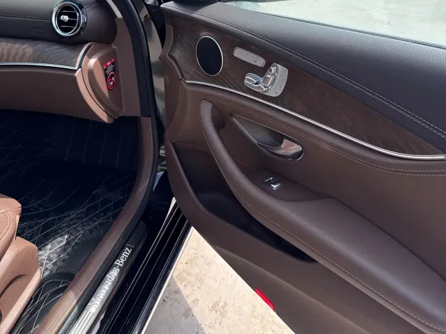 Mercedes-Benz E-Class — Фото автомобиля 24