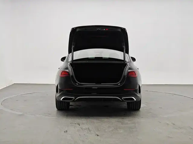 Mercedes-Benz E-Class — Фото автомобиля 7
