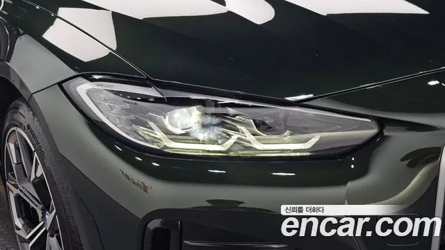 BMW i4 — Фото автомобиля 4