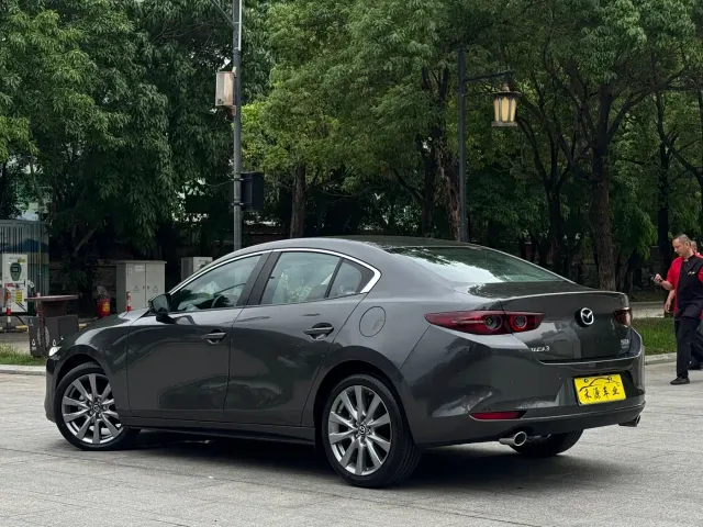 Mazda Axela — Фото автомобиля 19