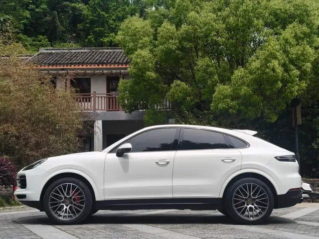 Porsche Cayenne — Фото автомобиля 7