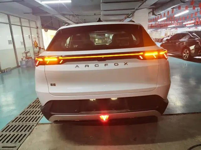 Arcfox Alpha T5 — Фото автомобиля 5