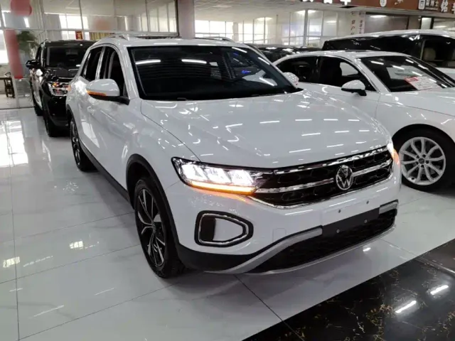 Volkswagen T-Roc — Фото автомобиля 3