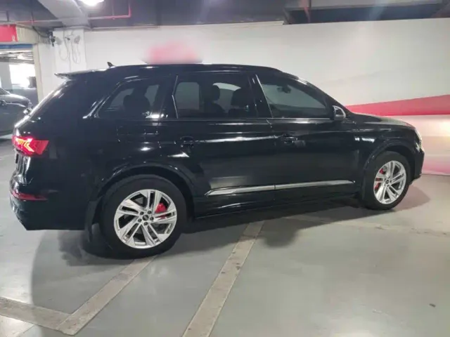 Audi Q7 — Фото автомобиля 3