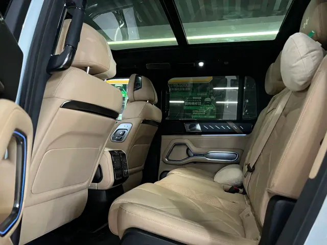 BYD FangChengBao Leopard 8 — Фото автомобиля 10