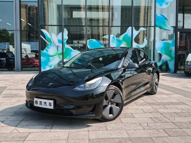 Фотография автомобиля — Tesla Model 3