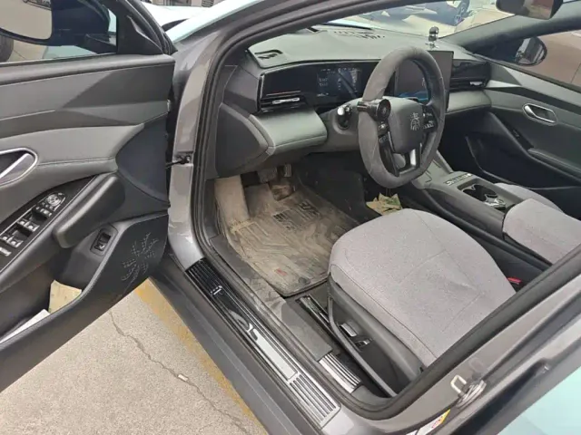 BYD Qin L — Фото автомобиля 15