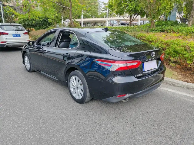 Toyota Camry — Фото автомобиля 3