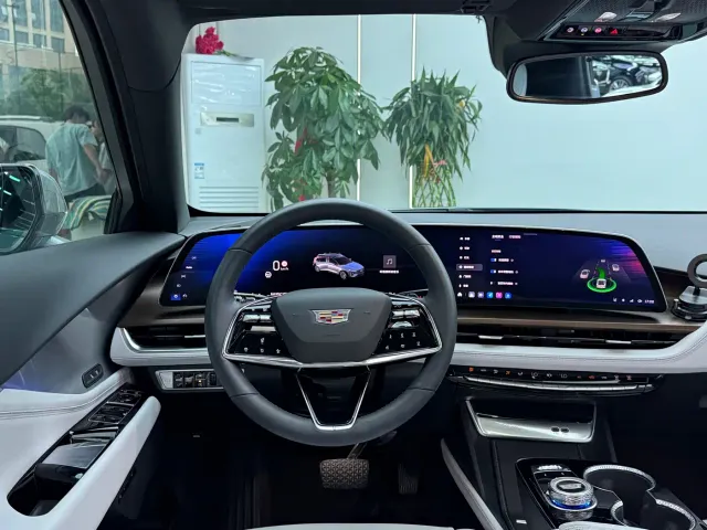 Cadillac Cadillac GT4 2023 25T Luxury Edition — Фото автомобиля 8
