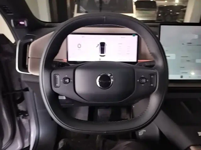 Volvo XC70 Plug-in Hybrid — Фото автомобиля 10