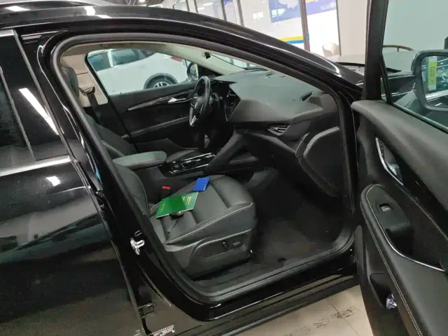 Buick Envision Plus — Фото автомобиля 8