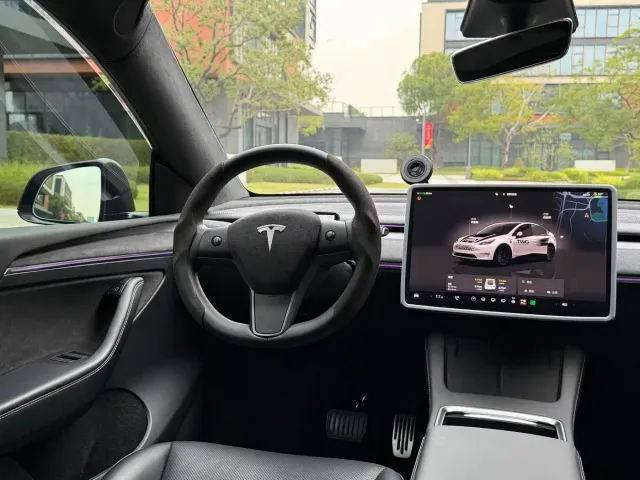 Tesla Model Y — Фото автомобиля 4