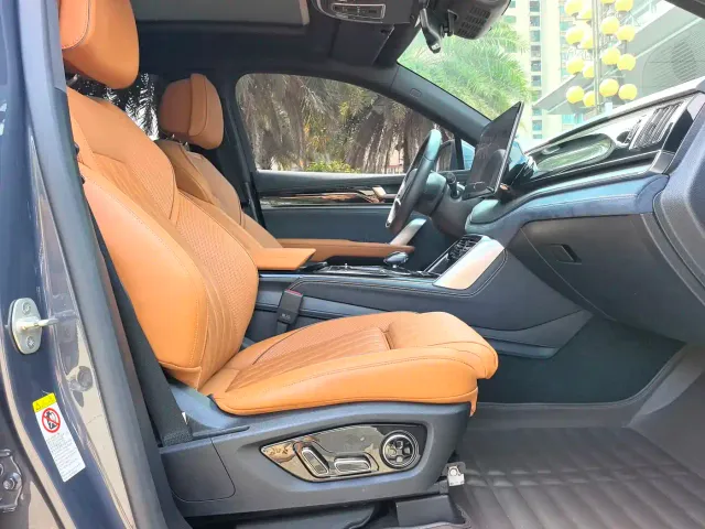 BYD Tang — Фото автомобиля 11