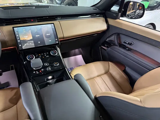 Land Rover Range Rover Sport — Фото автомобиля 13