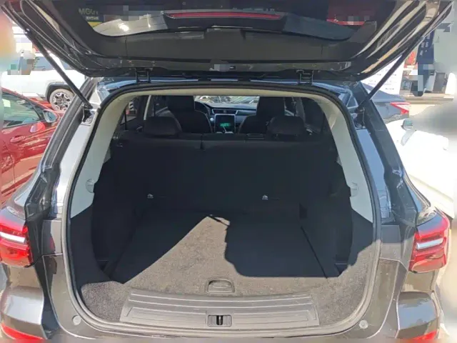 Roewe RX5 — Фото автомобиля 23