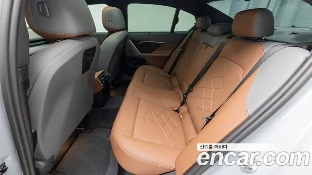 BMW 5 Series G60 — Фото автомобиля 11