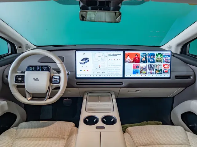 Li Auto i8 — Фото автомобиля 4