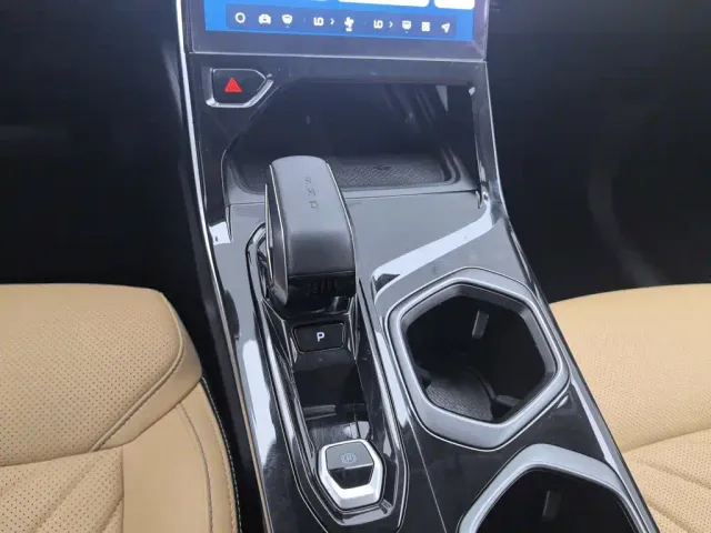 Geely Boyue L — Фото автомобиля 13