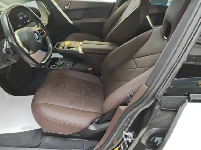 BMW iX — Фото автомобиля 14
