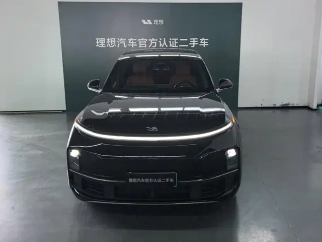 Li Auto L8 — Фото автомобиля 2