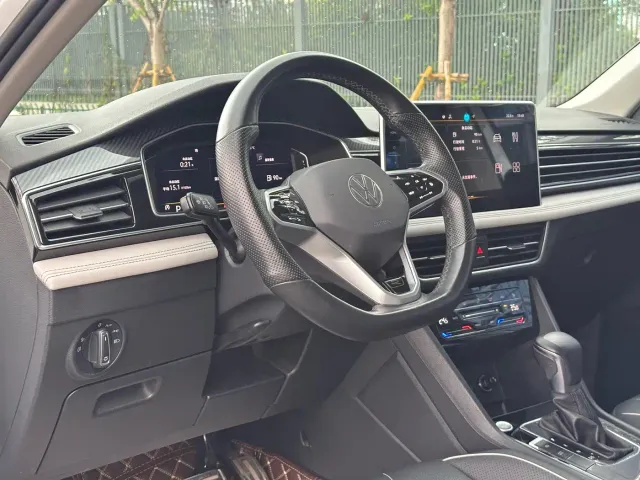 Volkswagen Tiguan L — Фото автомобиля 6