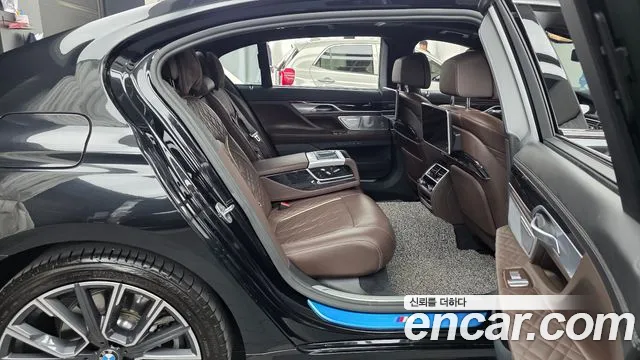 BMW 7-Series — Фото автомобиля 12