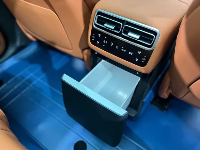 Li Auto L7 — Фото автомобиля 14