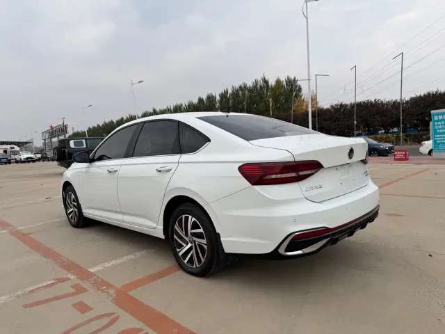 Volkswagen Lavida — Фото автомобиля 5
