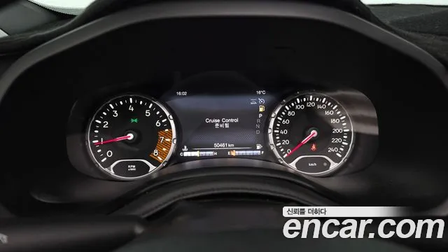 Jeep Renegade — Фото автомобиля 11