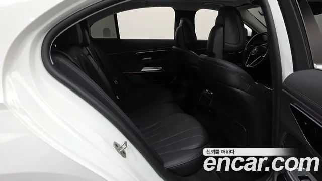 Mercedes-Benz E-Class — Фото автомобиля 11