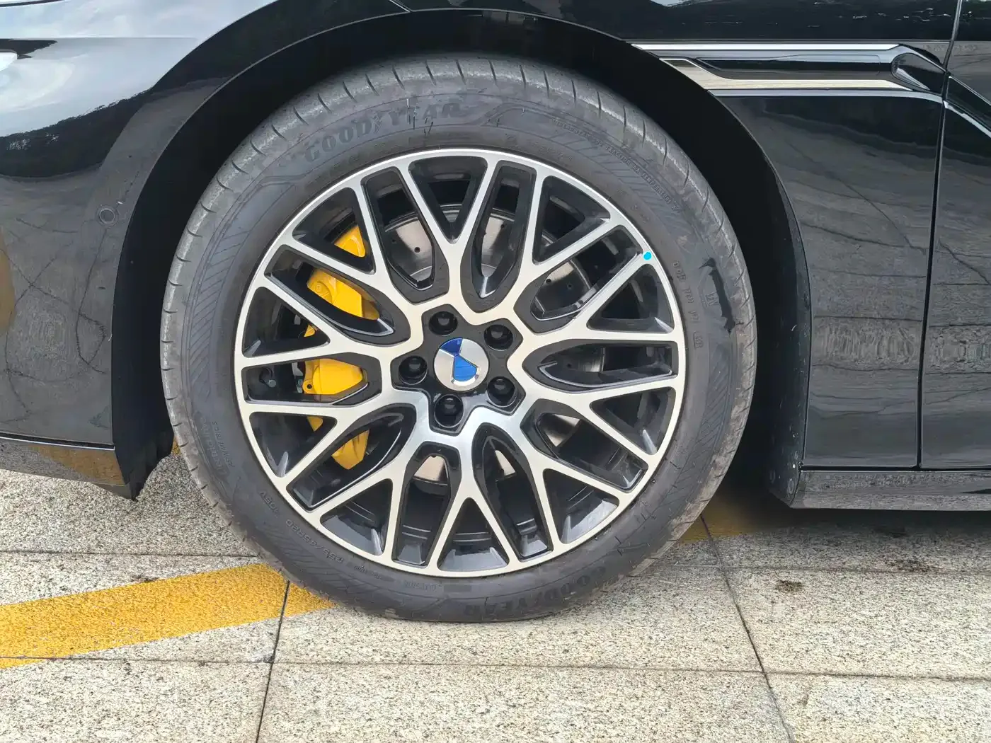 Denza Denza Z9GT 2026 Model Yi San Fang Flash Charge Honor Edition — Фото автомобиля 7