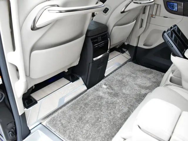 Toyota Alphard — Фото автомобиля 21