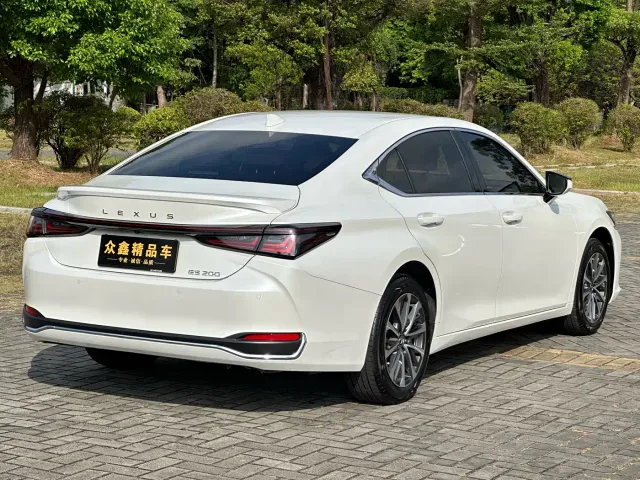 Lexus ES — Фото автомобиля 12